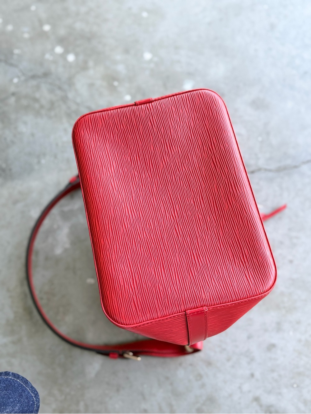 Red Louis Vuitton Drawstring Bucket Bag - Picture 5 of 14